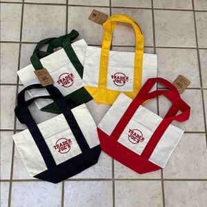 Trader Joe’s Mini Tote—-Set of 4!! NWT!!